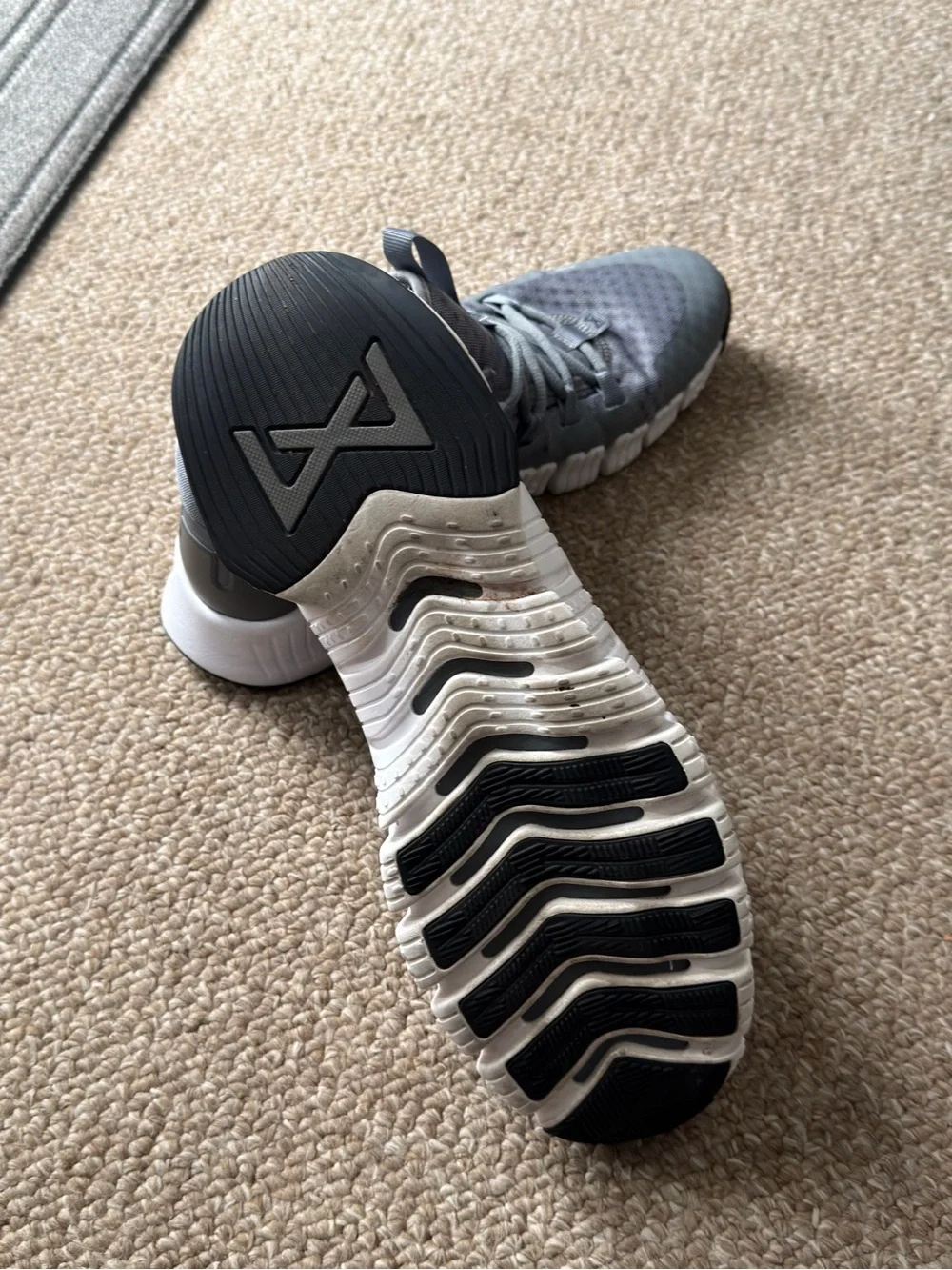 Nike Free Metcon 5 Men's Gray and White Athletic Shoes